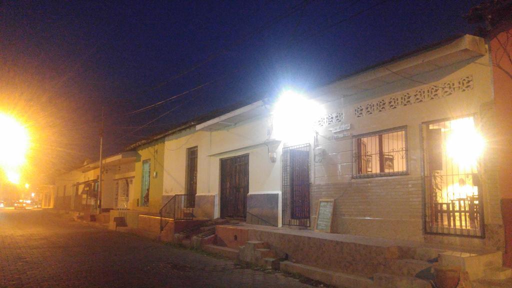 Casa Nica Leon Hostel Zewnętrze zdjęcie